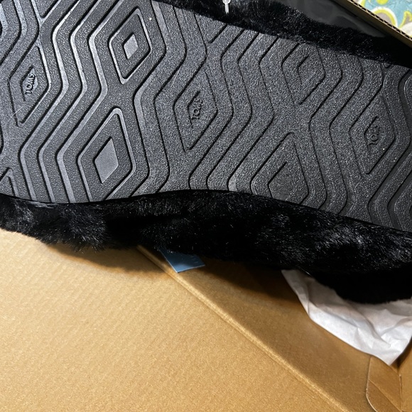 Toms Size 7 Susie Slipper - black - Picture 4 of 4
